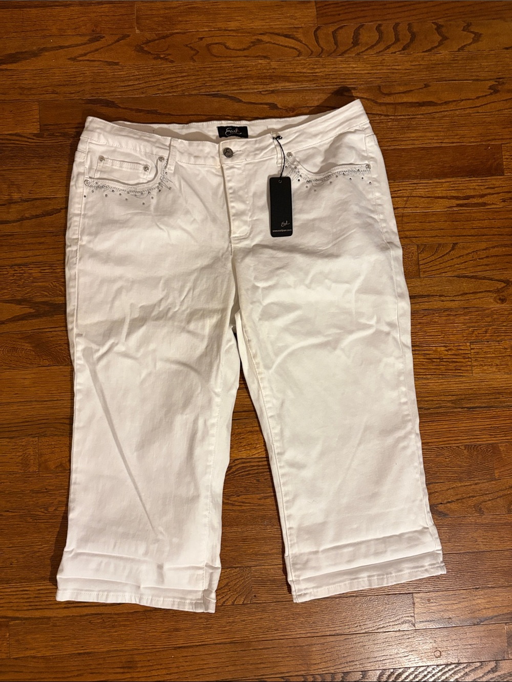 Earl jean White Women's Capri Jeans with Stud Detail size 20W